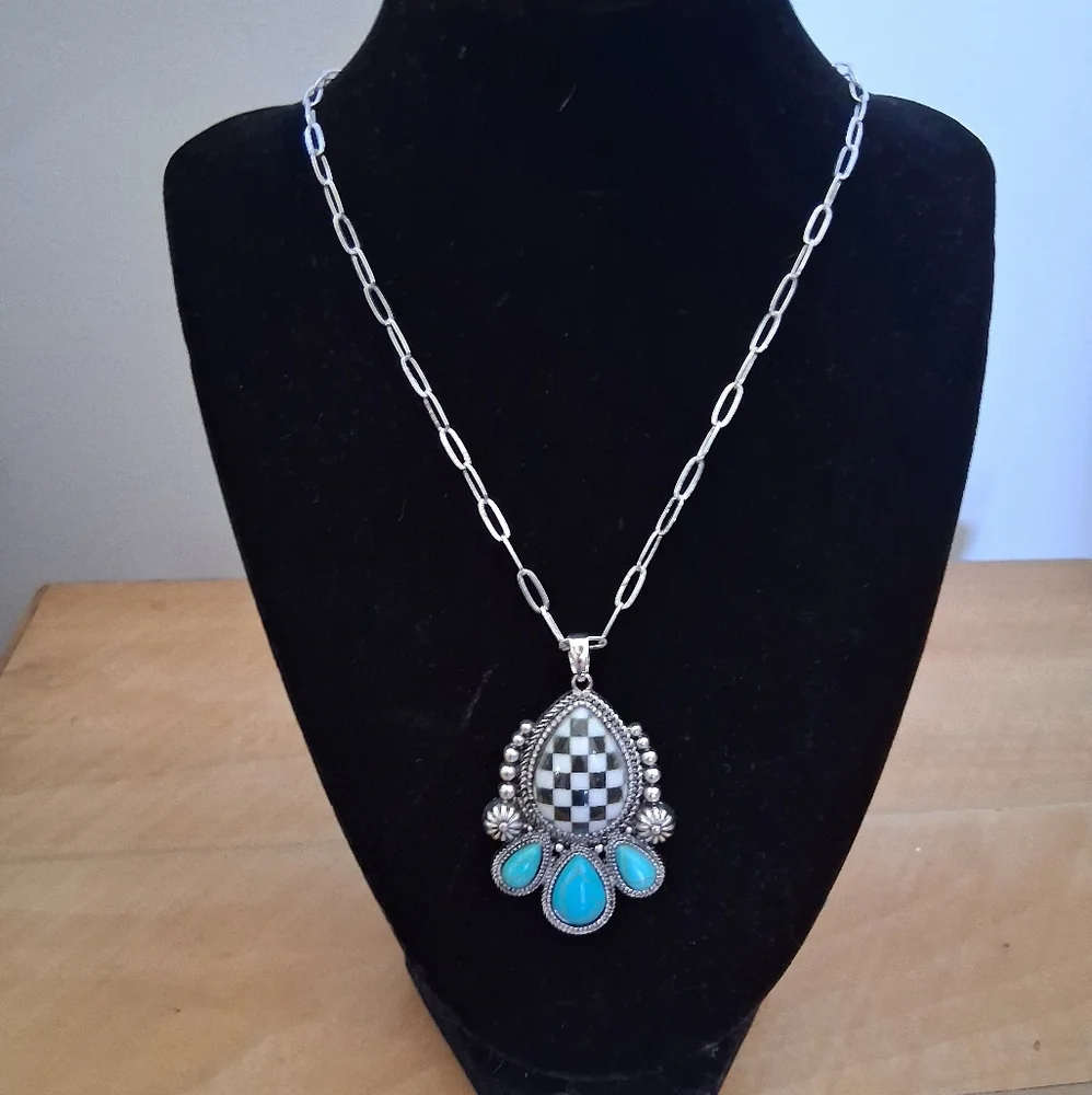 TURQUOISE BLACK AND WHITE CHECKERED NECKLACE 18